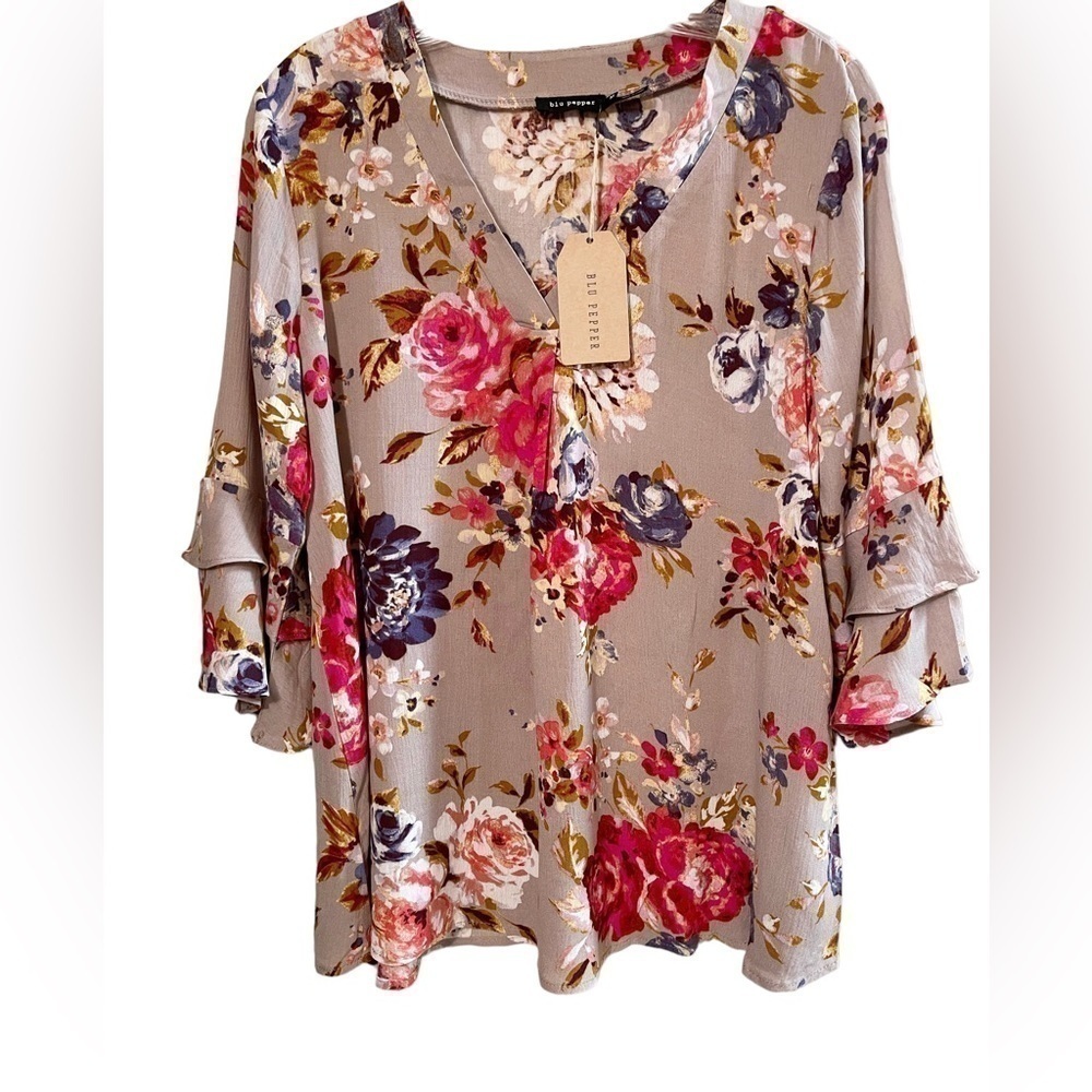 Blu Pepper Floral V-Neck Ruffle Top Sz M